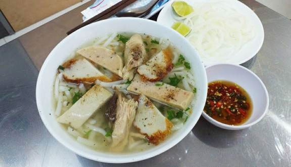 Bánh Canh Chả Cá - Bà Năm