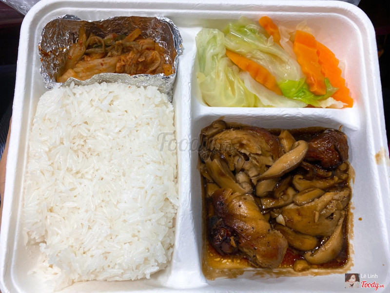 Khay cơm bắt mắt