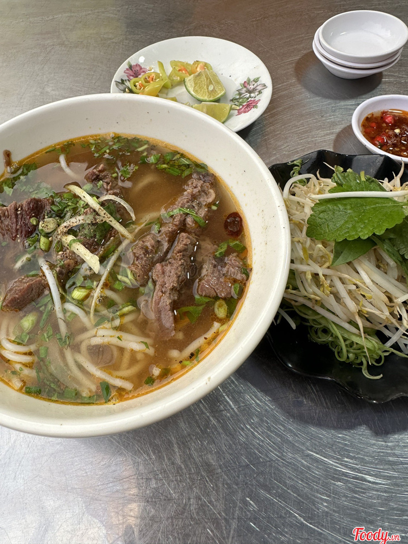 Bún bò Huế - 30k