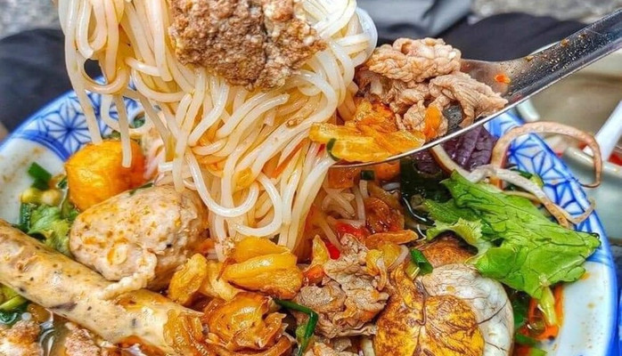 Bún Riêu Cua Tóp Mỡ Bà Tình - Since 2008