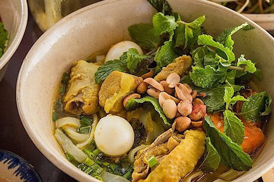 Gánh Bún Dì 6 - Mì Quảng, Bún Riêu, Bò Kho - Nguyễn Phúc Nguyên