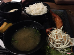 Cơm cá hồi sốt terriyaki