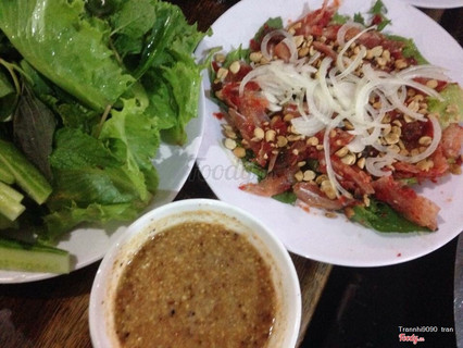 Gọi cá mai.70k bao gồm bánh tráng + rau sống