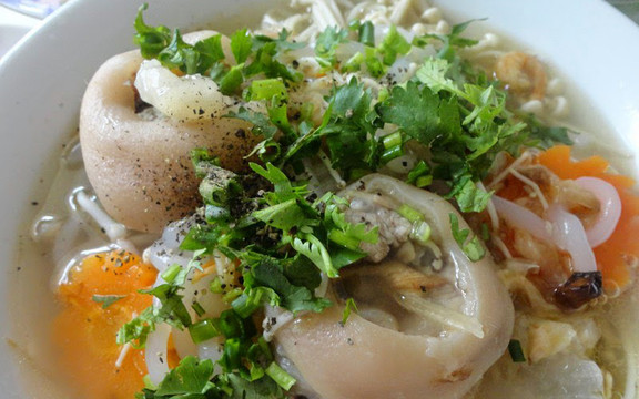 Bánh Canh Đuôi Heo Chân Giò