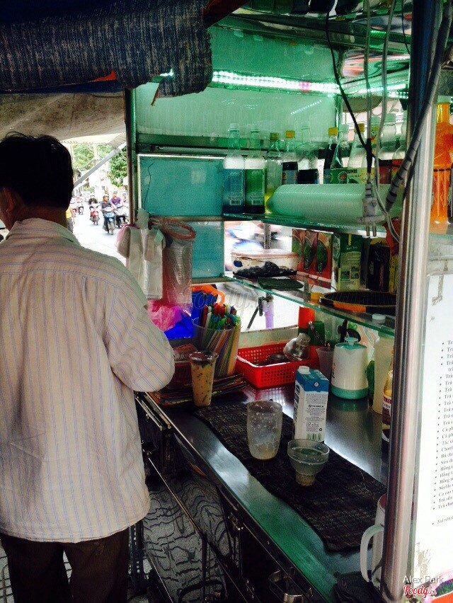 Chú bán trà sữa :3