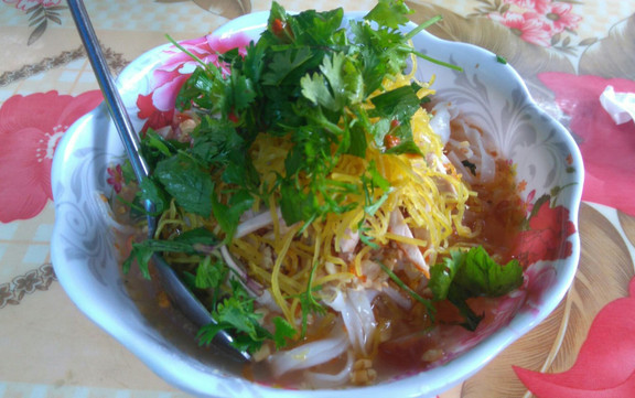 Phương Thảo - Bánh Đúc Nóng & Phở Chua