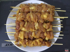 Thịt xiên nướng sài gòn nhé khách yêu !! 10k / 1 xiên 👌🏻👌🏻👌🏻 Ship khu vực Cầu Giấy bao trên 10 xiên nha 😊😊 Bán ở khu vực chợ xanh.Ngõ 3 Phan Văn Trường Bao ngon,bao rẻ,bao sạch 😘😘