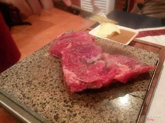 bò úc nướng đá hoa