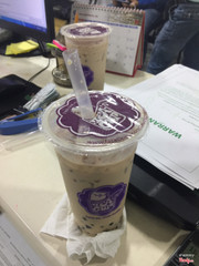 Có trà sữa uống mà còn dc free ship, hehe