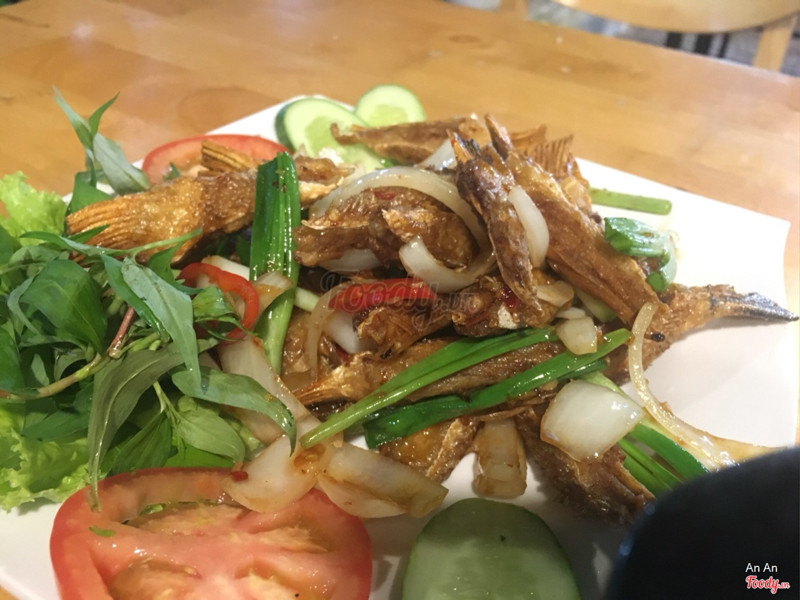 Vi cá hồi chiên nước mắm