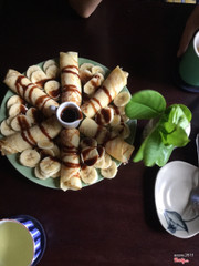 Bánh pancake + chuối + sốt chocolate