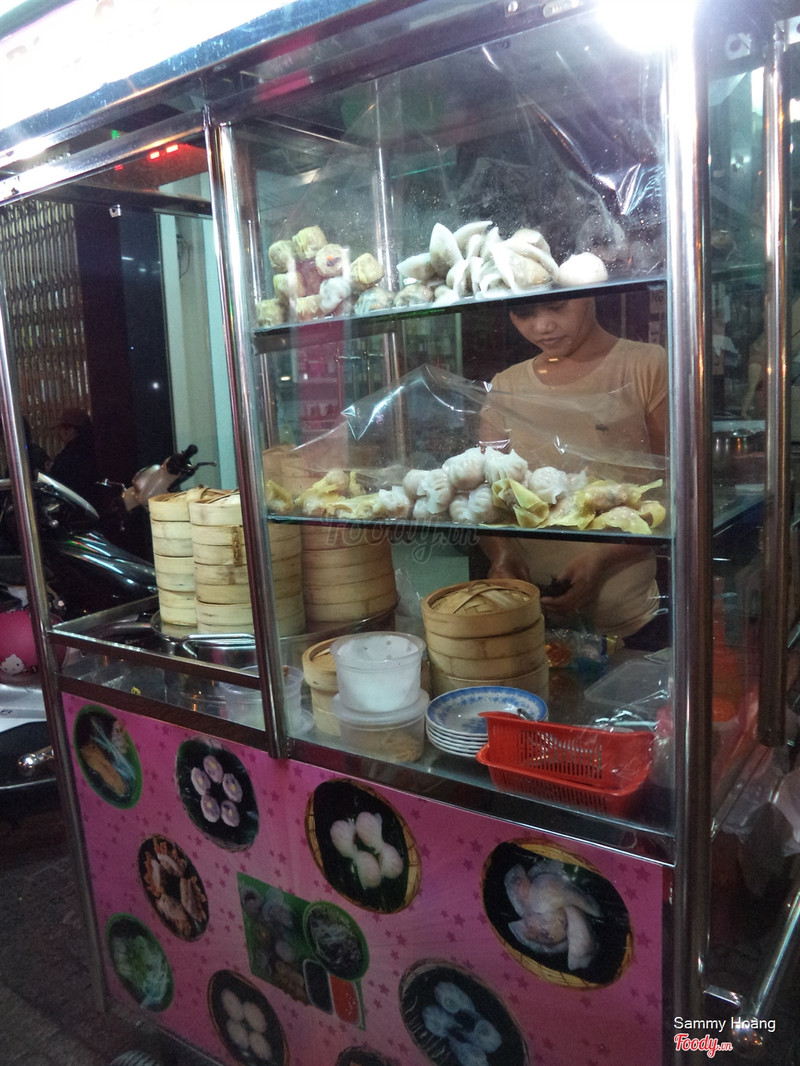 Chị chủ quán dễ thương