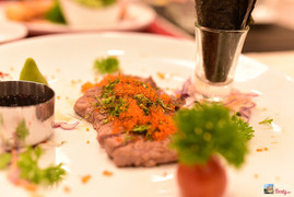 chu đáo trong cách phục vụ và sắp xếp từng chí tiết nhỏ nhất để có thể đáp ứng sự hài lòng của khách hàng một cách tốt nhất.