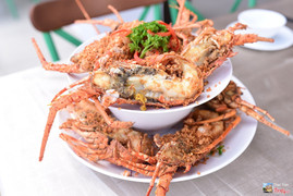 Đối với các khách hàng thường xuyên giao tiếp gặp gỡ đối tác, nhà hàng Kần Kẩu với hệ thống dịch vụ hiện đại hỗ trợ đặt bàn nhanh chóng và đội ngũ phục vụ chuyên nghiệp sẽ đáp ứng tối đa nhu cầu của b