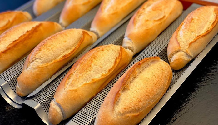 Bánh Mì Không & Nước Giải Khát
