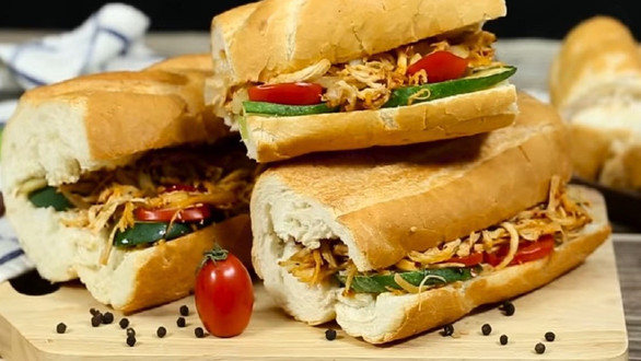 Cô Hà Bánh Mì Thịt Xiên - Đường 208