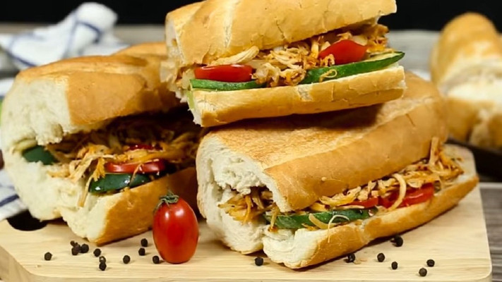 Cô Hà Bánh Mì Thịt Xiên - Đường 208