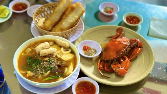 Bánh Canh Cua Cô Mười Chợ Lớn