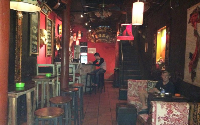 Mao’s Red Lounge - Tạ Hiện