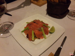 Cá hồi xông khói và măng tây