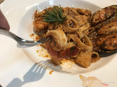 con tôm trong phần pasta nè mập mà ngon chứ k bã kiểu đông lạnh đâu