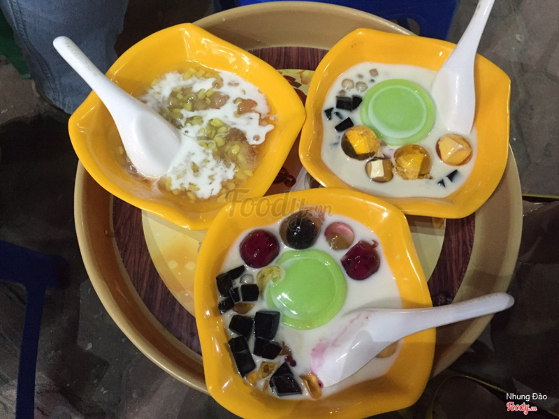 chè ngô bưởi + chè bơ thạch phô mai + chè bơ thạch hoa quả