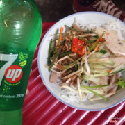 bún thịt nướng &7Up