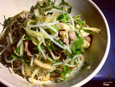 Phở trộn bò gà
