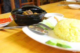 Cơm gà kho gừng