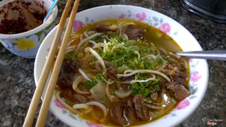 Bún bò gân, nhiều thịt