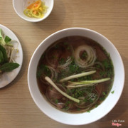 Phở bò chín 60k. Thịt mềm, nước ngọt, thơm.