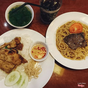 Cơm tấm sườn nướng + mỳ bò nướng sốt nâu