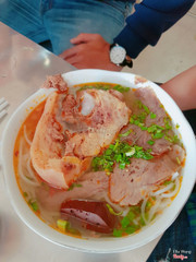 bún bò giò heo