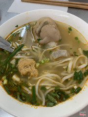 Banh canh giò chả cua