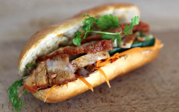 Bánh Mì Thịt Chả - Lê Thánh Tôn