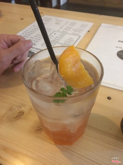 A hot day in June, the best choice is 1 glass soda fruit. Peach soda fruit