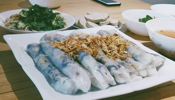 Cô Huế - Bánh Cuốn & Trứng Vịt Lộn