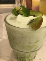 Yogurt blended kiwi