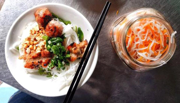 Bún Thịt Nướng Đầm Sen - Hòa Bình