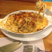 Mì ý đút lò: gồm thịt bò bằm, sốt spagetti, nước mì ngọt vị của xương bò hầm í. Đặc biệt lớp phô mai trên cùng cực nhiều, cực kì thơm ngon.