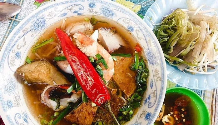 Cô Liên - Bánh Canh Cua  - Tôn Thất Hiệp