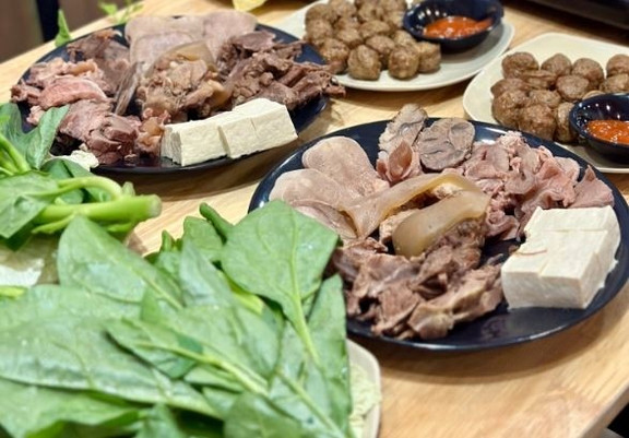 Lẩu Bò 12AB - Lương Hữu Khánh, Quận 1