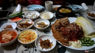 Xếp minh người hàn, mà lại rất sành ăn, mỗi lần dịp lễ là ông ấy dẫn staff cả cty đi ăn. chỗ hương biển này rất là ngon.Hơi mắc tiền (vì sếp trả nên tụi mình hok lo). Nếu có nhóm đi ăn thì vô chỗ này là hợp lý nhất.- ở đây còn có món lươn biển nướng rất giòn