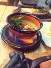 Bò quanh lữa hồng ( waka )