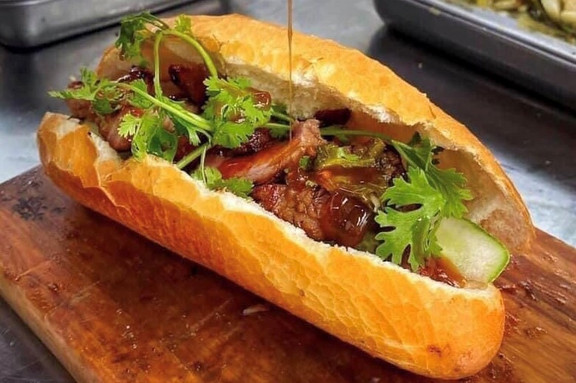 Bánh Mì Chả Nướng - Trương Công Định