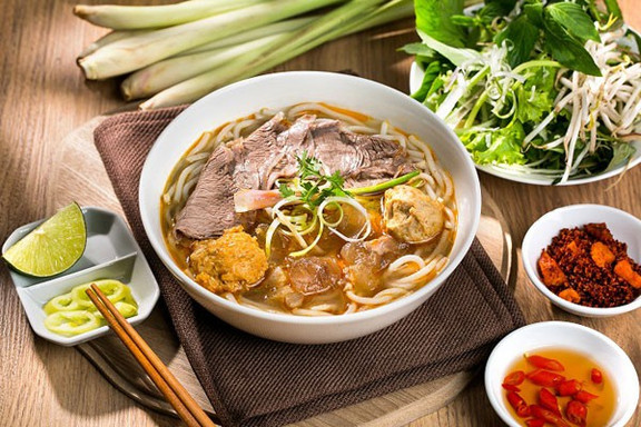 Bún Bò Huế - Mụ Rơi Bụi Tre Vàng