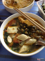 Bún ốc cua giò đậu