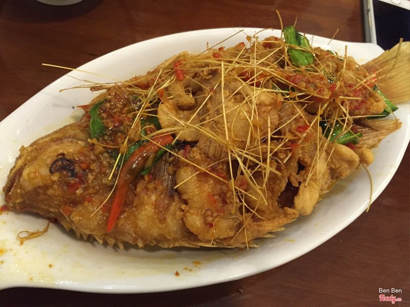 Cá chiên giòn thảo mộc