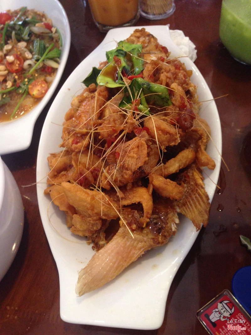 Món cá thần thánh của quán