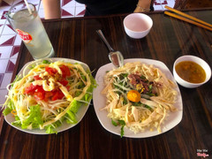 Cơm gà xé + salad chay